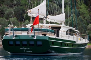 SAILING NOUR - Aft